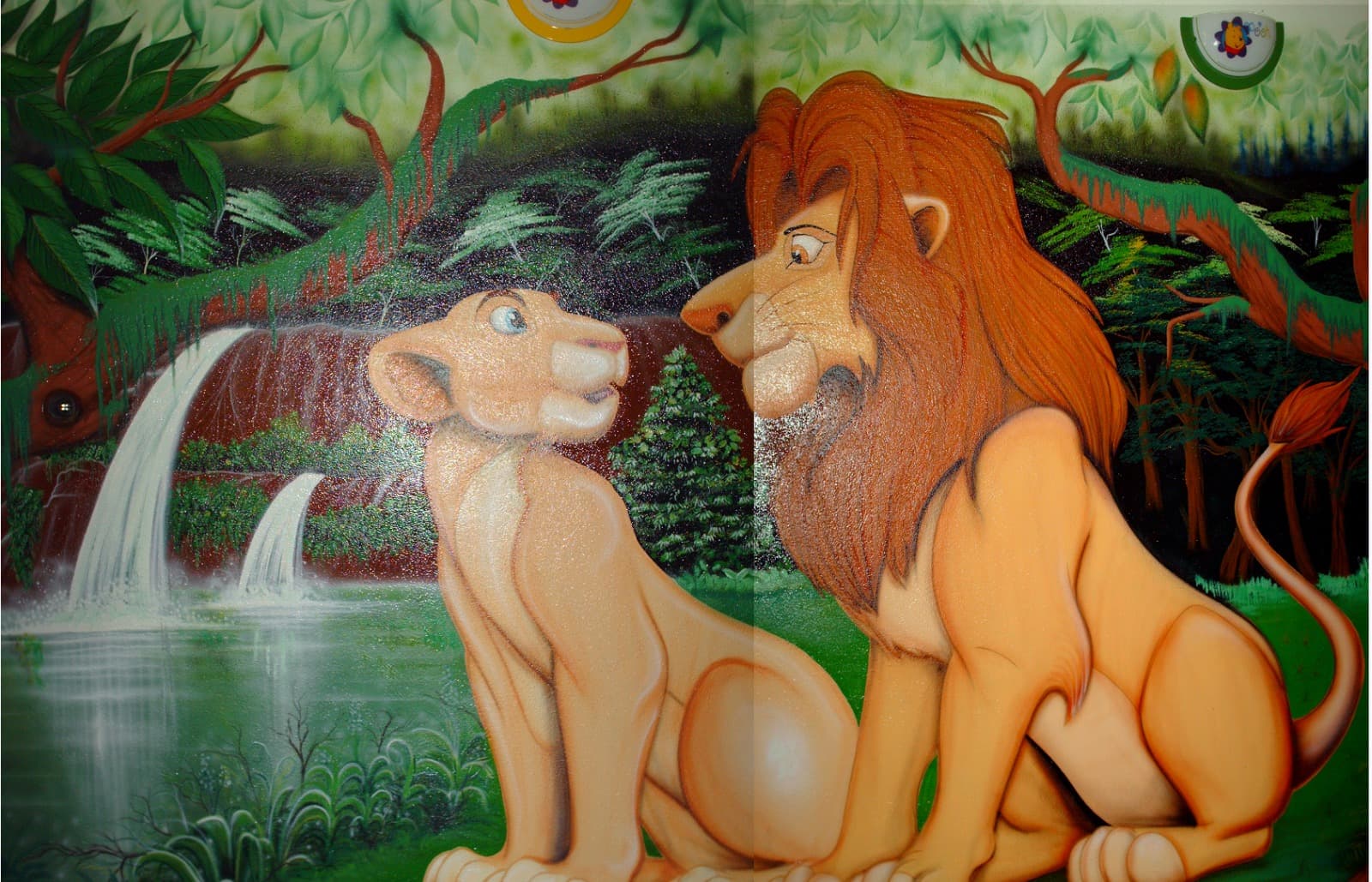 Mural de Simba y Nala de El Rey León